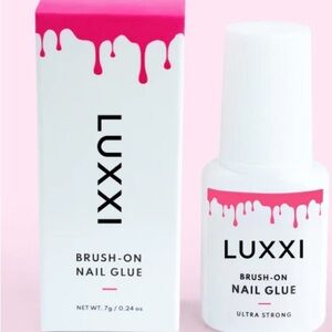 Brush-On Nail Glue